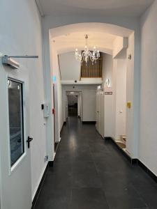 an empty hallway with a chandelier in a building at Boutique-Hotel Goethe in Munich