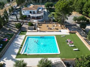 an overhead view of a swimming pool with people in it at Camping Albox in Albox