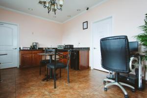 Kuchyň nebo kuchyňský kout v ubytování Palace Inn - Baytown I-10