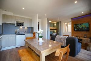 Η κουζίνα ή μικρή κουζίνα στο Plein Centre- T2 Premium- 6 couchages-Parking couvert- Netflix-5 mn Télécabine