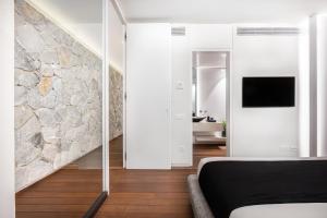 Μια τηλεόραση ή/και κέντρο ψυχαγωγίας στο Noema Villa