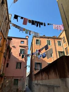 an alley with clothes drying on a clothes line between two buildings at Comfortable two-room apartment in the most authentic Venice! Wi-Fi in Venice +4 photos
