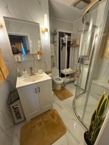 a bathroom with a sink and a shower and a toilet at Luxurious Bedroom with Private Entrance & En-suite Bathroom in Fall River +16 photos