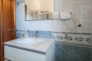 a bathroom with a white sink and a mirror at Fiumicino King's Guest House - Comfort Rooms in Fiumicino