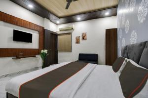 Postel nebo postele na pokoji v ubytování Hotel O Sawariya Regency