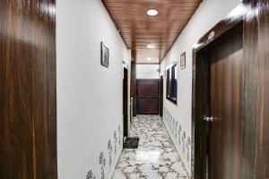 TV a/nebo společenská místnost v ubytování Hotel O Sawariya Regency
