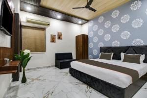 Postel nebo postele na pokoji v ubytování Hotel O Sawariya Regency