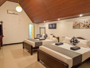 Televisyen dan/atau pusat hiburan di Sigiri Choona Lodge 'unique sunrise viewpoint' +37 gambar