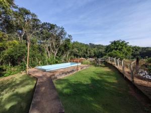 Bazén v ubytování Sítio Temporada - Fazendinha Casa Nova nebo v jeho okolí