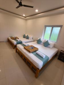 Postel nebo postele na pokoji v ubytování Saai Residency Tiruvannamalai