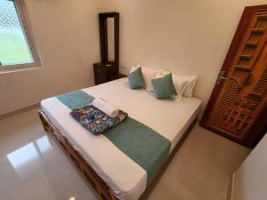 Postel nebo postele na pokoji v ubytování Saai Residency Tiruvannamalai