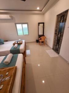 Postel nebo postele na pokoji v ubytování Saai Residency Tiruvannamalai