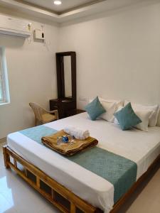Postel nebo postele na pokoji v ubytování Saai Residency Tiruvannamalai