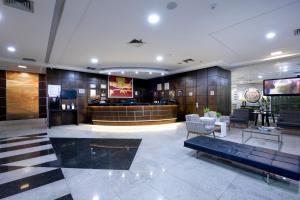 a lobby of a hotel with a waiting room at Royal Kingdom Macaé in Macaé