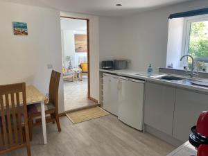 Dapur atau dapur kecil di East Barn Garden View