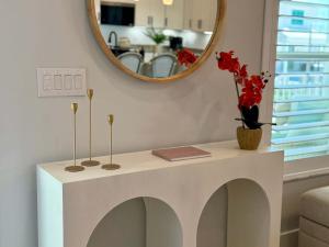 Afbeelding uit fotogalerij van New Build - Pool - Walk to Beach in Fort Myers Beach
