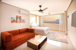 Χώρος καθιστικού στο Luxurious Hotel Apartment and Suites