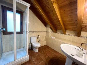 A bathroom at Casa Franch - L'Amfitriona Még 34 kép