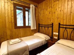 A bed or beds in a room at Casa Franch - L'Amfitriona