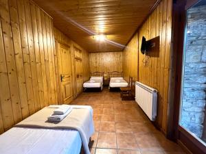 A bed or beds in a room at Casa Franch - L'Amfitriona