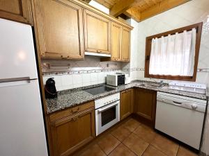 A kitchen or kitchenette at Casa Franch - L'Amfitriona