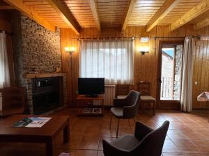 A television and/or entertainment centre at Casa Franch - L'Amfitriona
