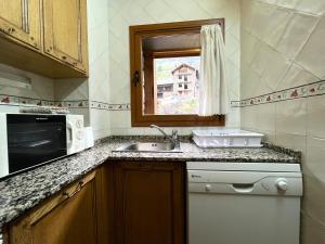 A kitchen or kitchenette at Casa Franch - L'Amfitriona