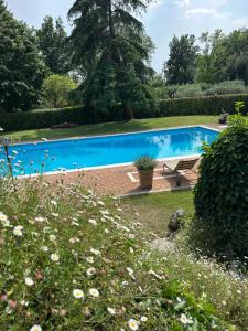 The swimming pool at or close to Casale Dolci Dimore