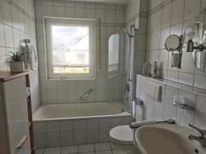 Koupelna v ubytování Ferienwohnung mit Kanalblick