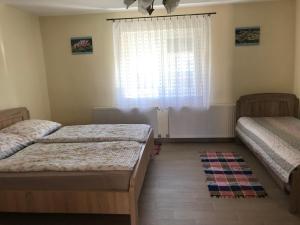 Postel nebo postele na pokoji v ubytování Diána-Vendégház