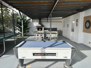 Stolní tenis v ubytování Villa Casa Flamboyant nebo okolí