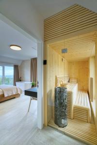 a room with a tub with a bed and a desk at Villa One in Jastrebarsko