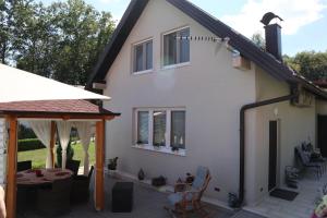a view of a house with a patio at Kuća za odmor Tina in Gladovec Pokupski