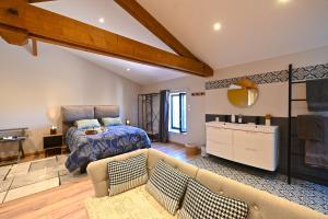 a living room with a bed and a couch at Au Petit Bonheur chez Bambina in Leynes