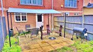 Zahrada ubytování Fully equipped Parkside room 5min from Colliers wood Station R4