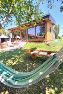 Taman di luar In the Green