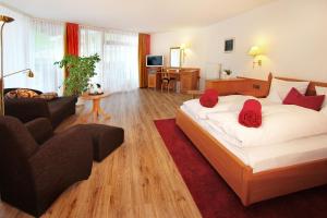 Postel nebo postele na pokoji v ubytování Naturparkhotel Adler