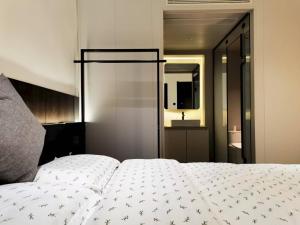 Hua Shan Hidden Spring Exclusive Villa - Entire Private Property 隐泉禅境全栋私邸客房内的一张或多张床位
