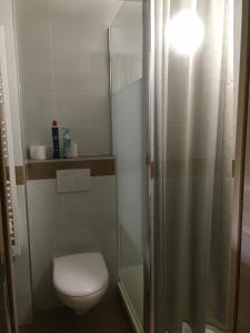 Ένα μπάνιο στο Appartement exceptionnel au Lavancher à chamonix