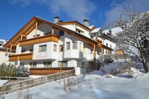 akritkritkritkritkritkritkritkrit hotel during the winter time at Villa Paröis in La Valle