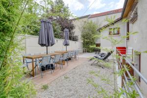 Κήπος έξω από το Big House - Paris, ExpoParc, CDG, Astérix, Disney