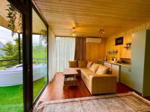 a living room with a couch and a kitchen at Sunrise house merisi in Merisi