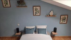 Postel nebo postele na pokoji v ubytování Maison atypique médiévale