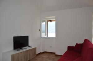 Gallery image of Lierna Beach Apartments in Lierna