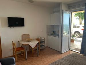 Kuchyň nebo kuchyňský kout v ubytování Apartments Nevenka i Josko