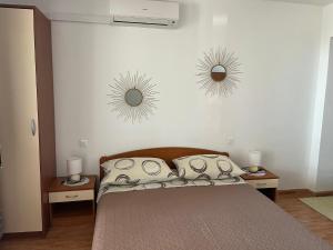 Postel nebo postele na pokoji v ubytování Apartments Nevenka i Josko