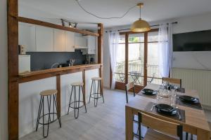 Η κουζίνα ή μικρή κουζίνα στο Le Pic - Hyper Centre - balcon et terrasse