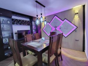 TV a/nebo společenská místnost v ubytování Casa Hévenie, Amplia, familiar, cómoda y bien ubicada
