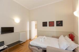 a living room with a couch and a tv at Navona Boutique House in Rome