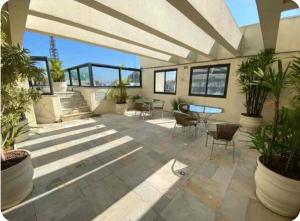 a patio with chairs and a table and some plants at Flat Transamerica4 bela cintra com estacionamento in Sao Paulo